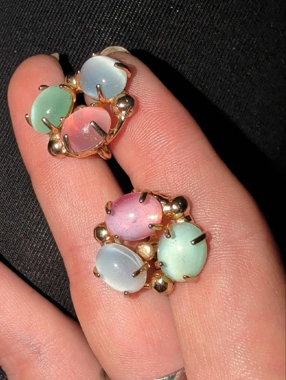 1940s Gold-Tone Pastel Cats Eye Glass Cabochon Cluster Screwback Earrings